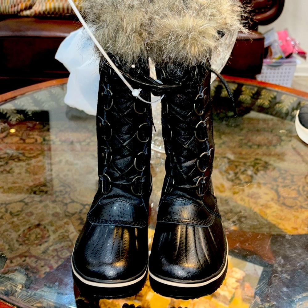 SOREL WINTER FASHION BOOTS (NWOT)